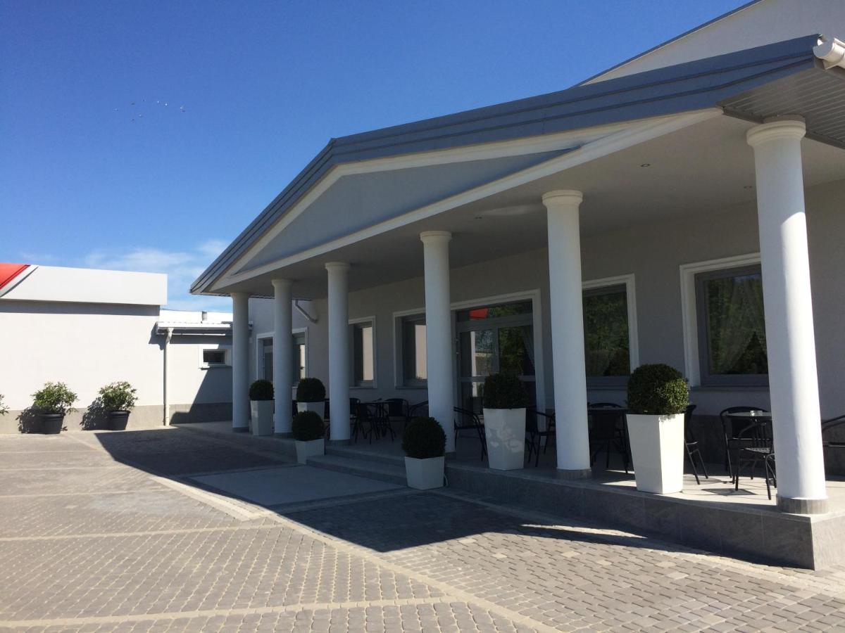 Hotel Arkadia Konskie ภายนอก รูปภาพ