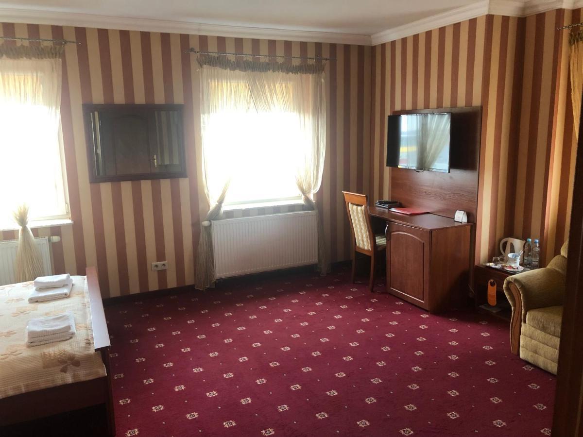 Hotel Arkadia Konskie ภายนอก รูปภาพ