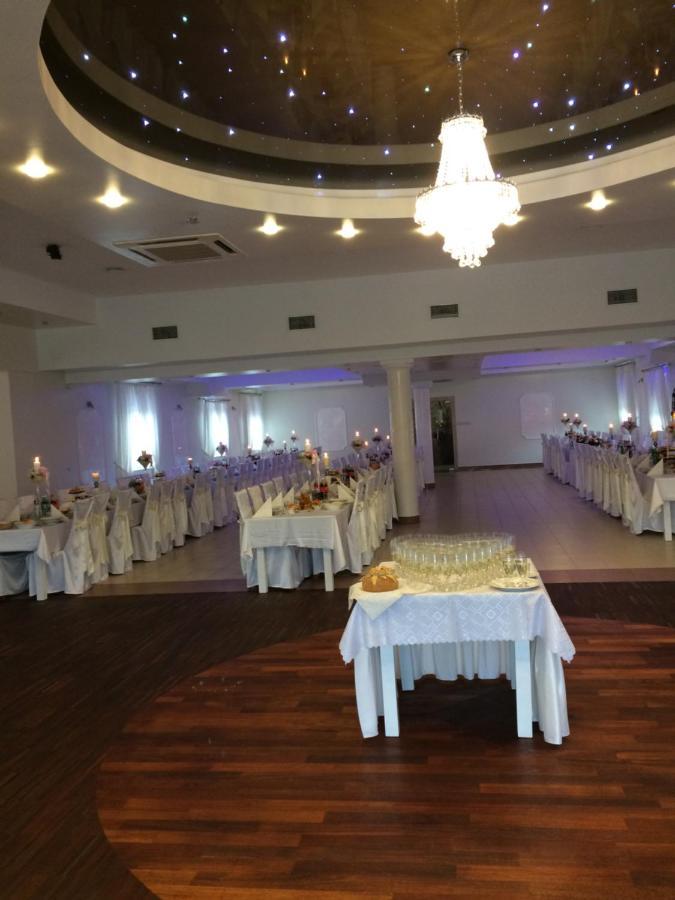 Hotel Arkadia Konskie ภายนอก รูปภาพ