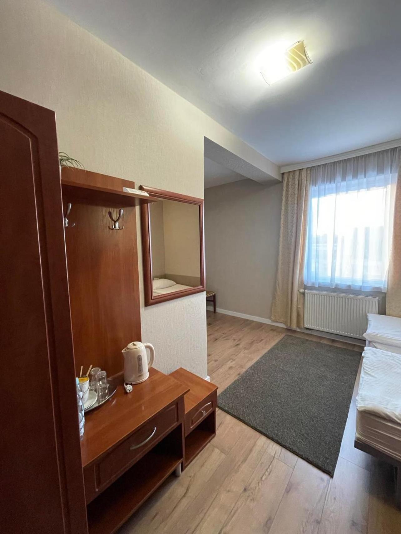 Hotel Arkadia Konskie ภายนอก รูปภาพ