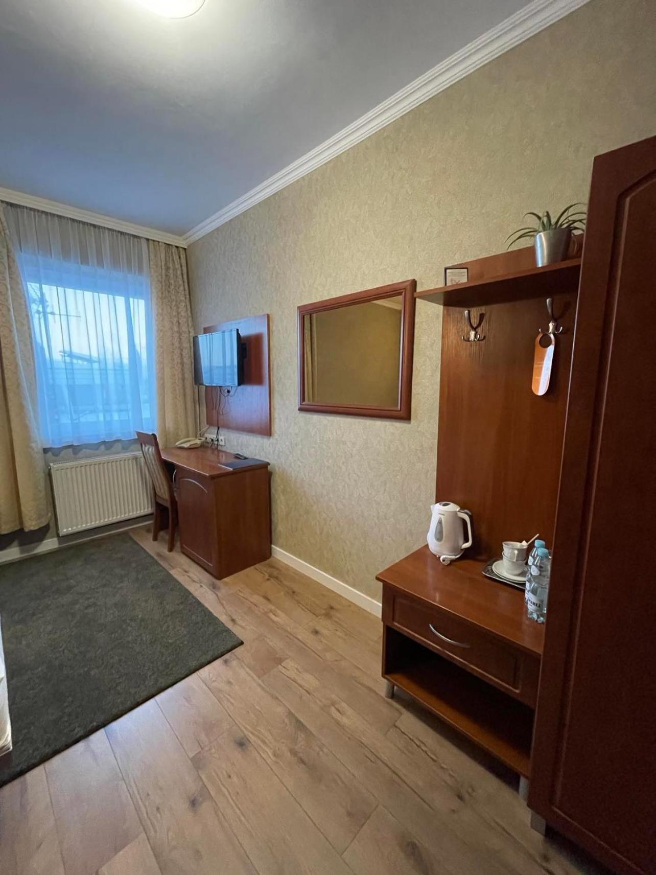 Hotel Arkadia Konskie ภายนอก รูปภาพ