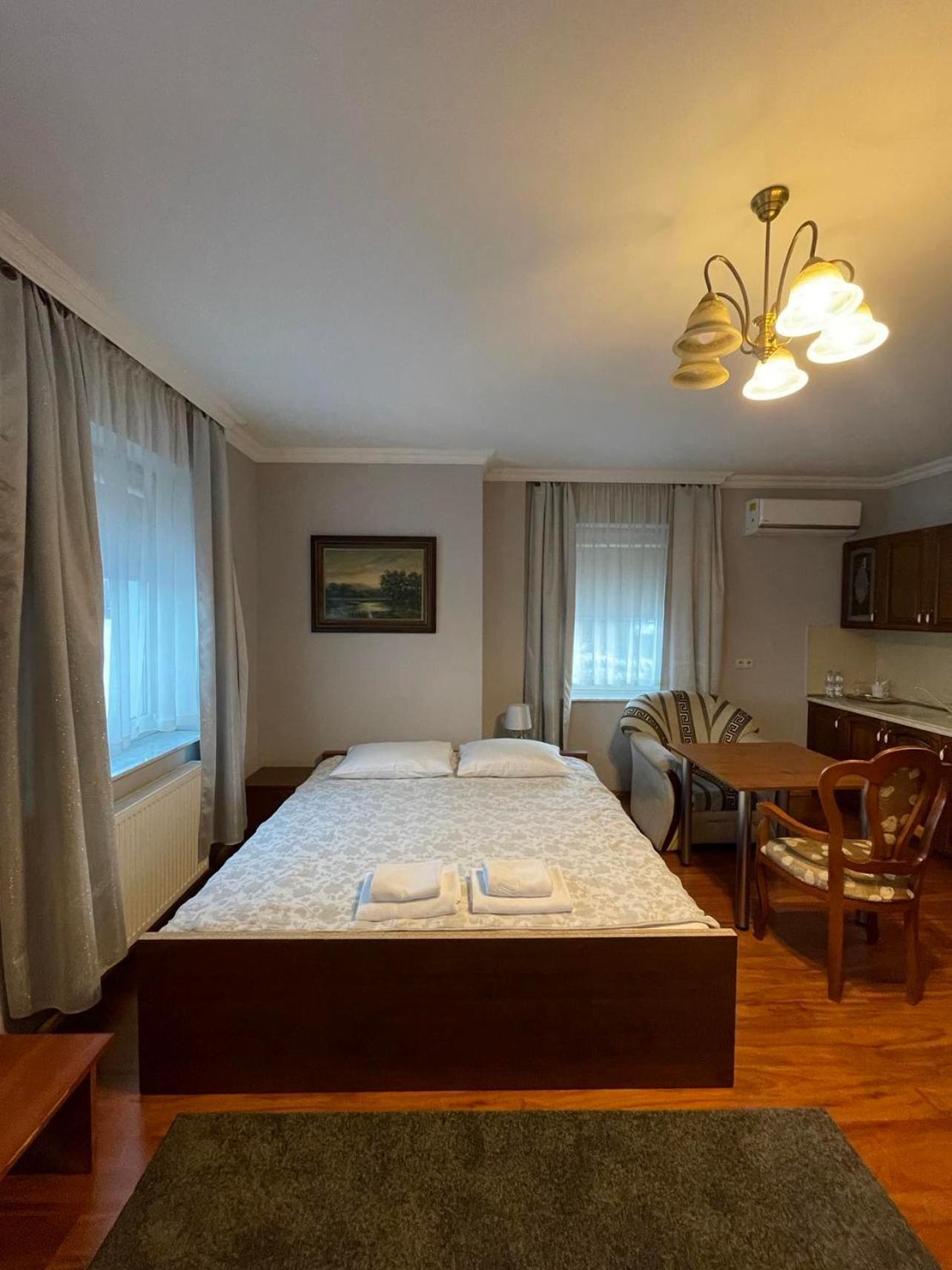 Hotel Arkadia Konskie ภายนอก รูปภาพ